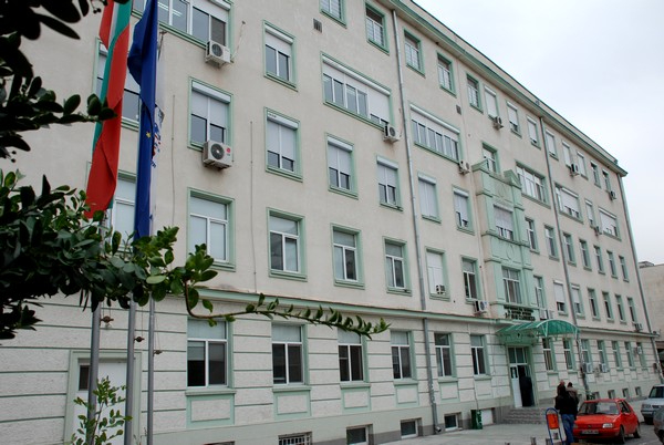 Продължават имунизациите на медиците в Сливен и областта